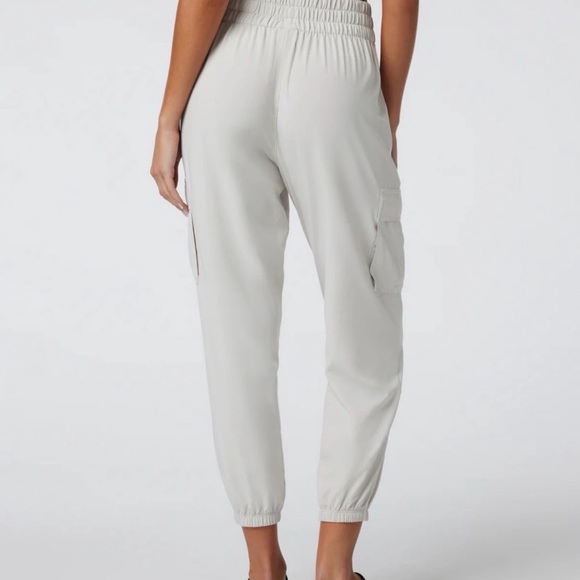 Vuori Villa Cargo Jogger in off white size S - Picture 2 of 14
